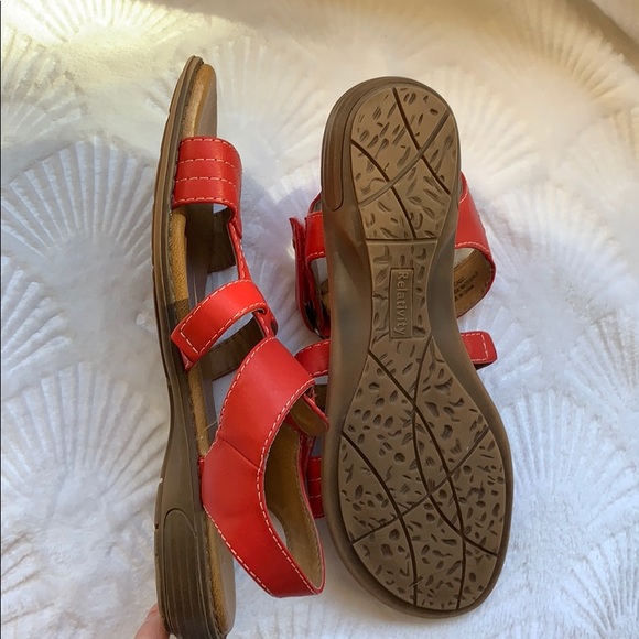 Relativity Red Sandals - Picture 3 of 3